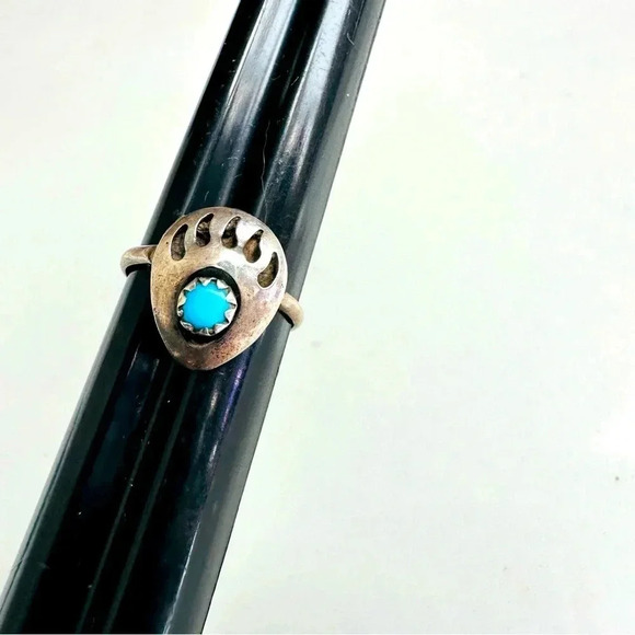 Sterling Silver Vintage Native Bear Claw Turquoise Ring - Picture 4 of 5